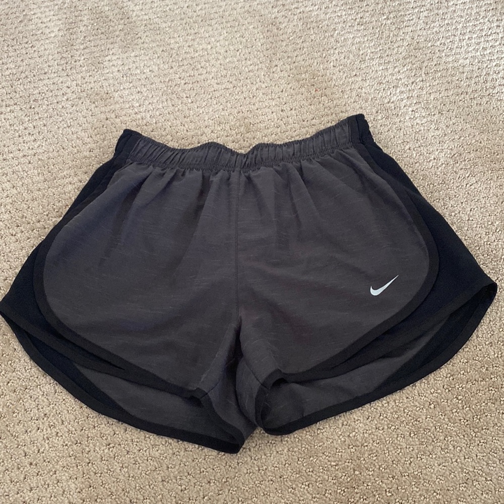 Nike Women’s Tempo Dry Core 3” Running Shorts - Black Heather/Grey